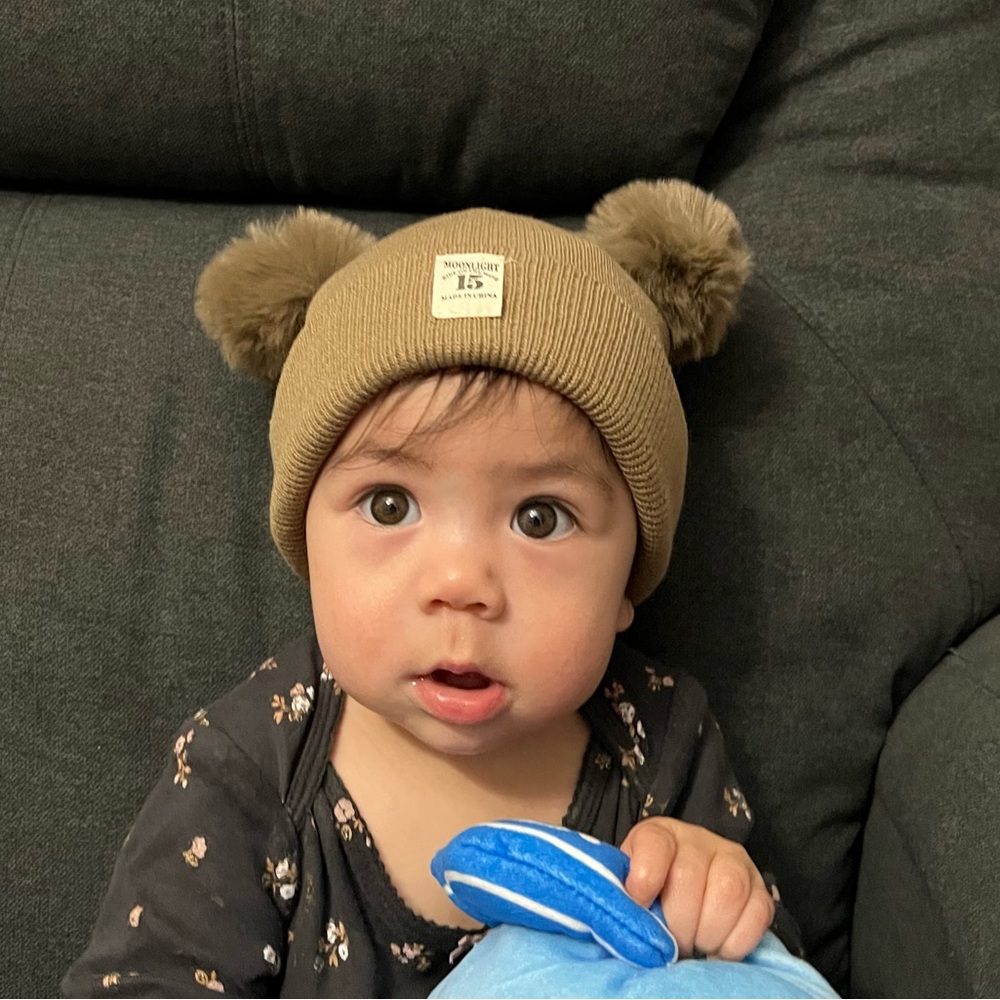 Baby winter beanie hat with Pom Pom 🥰 - Picture 3 of 3